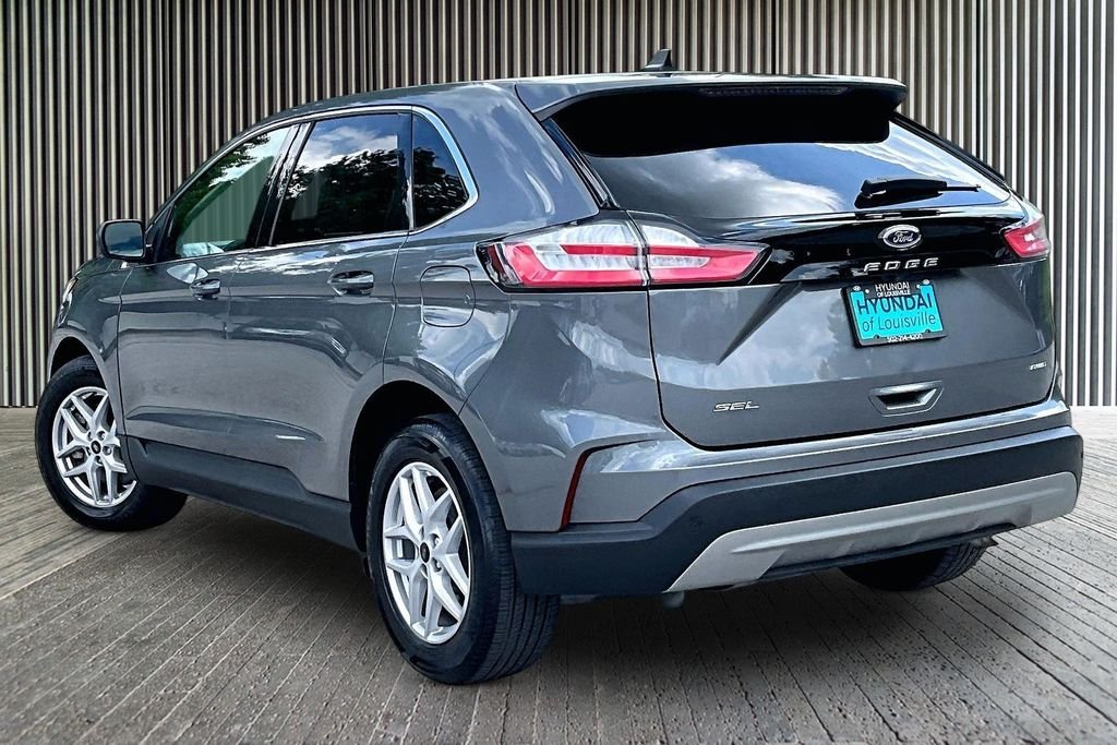 Used 2023 Gray Ford SEL image 3