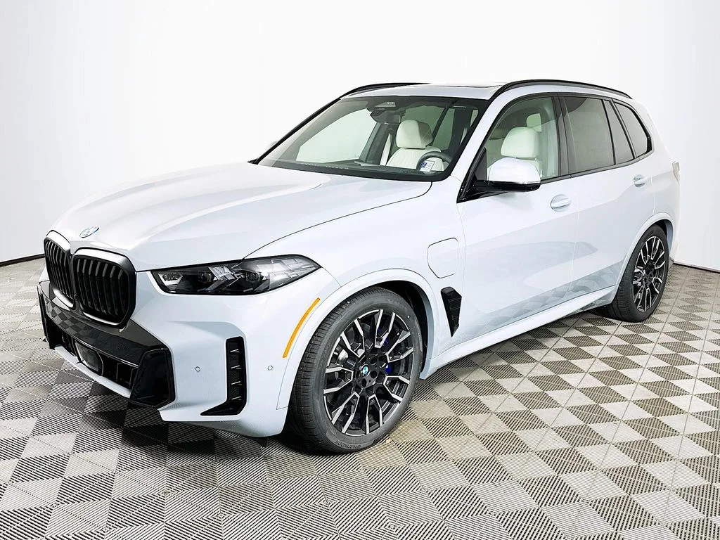 2026 BMW X5 xDrive50e's photo