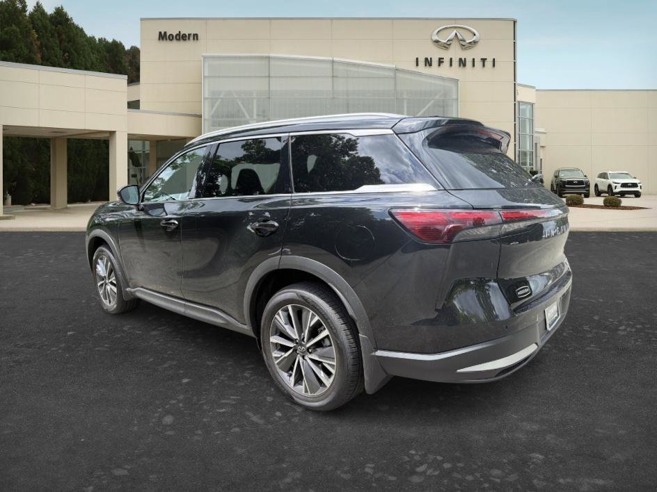 New 2027 Mineral Black INFINITI LUXE image 6