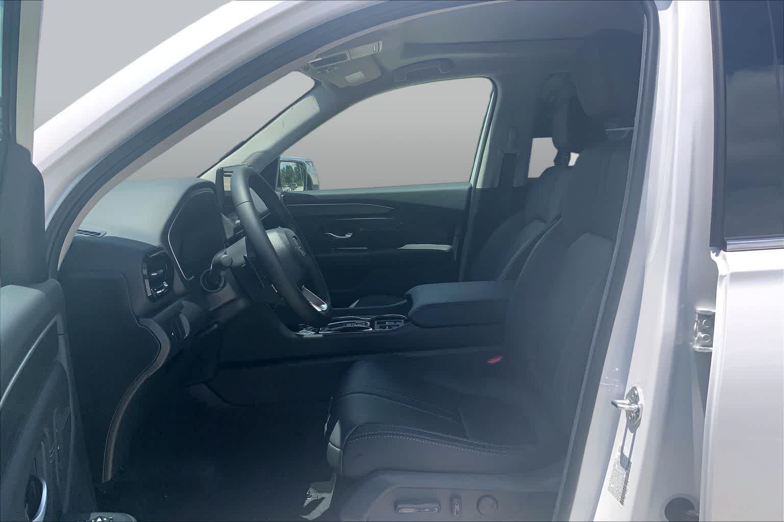 New 2026 Platinum White Pearl Honda AWD Touring Blackout image 9