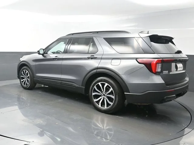 Used 2025 Gray Ford ST-Line image 5