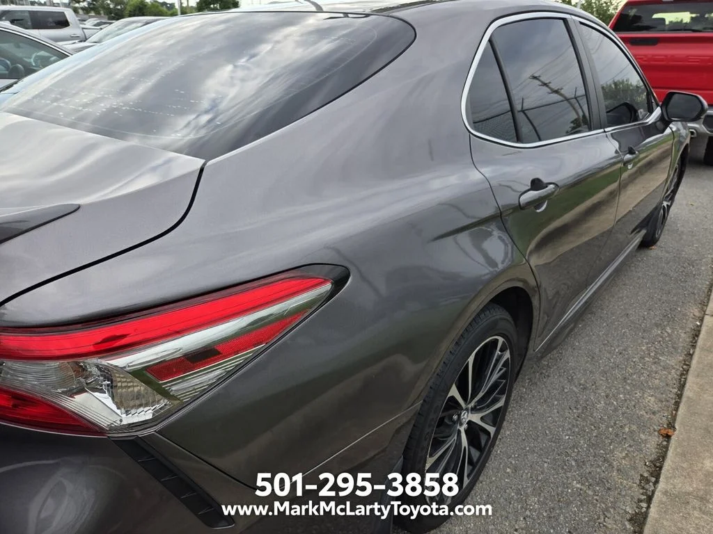 Used 2018 Gray Toyota SE image 8