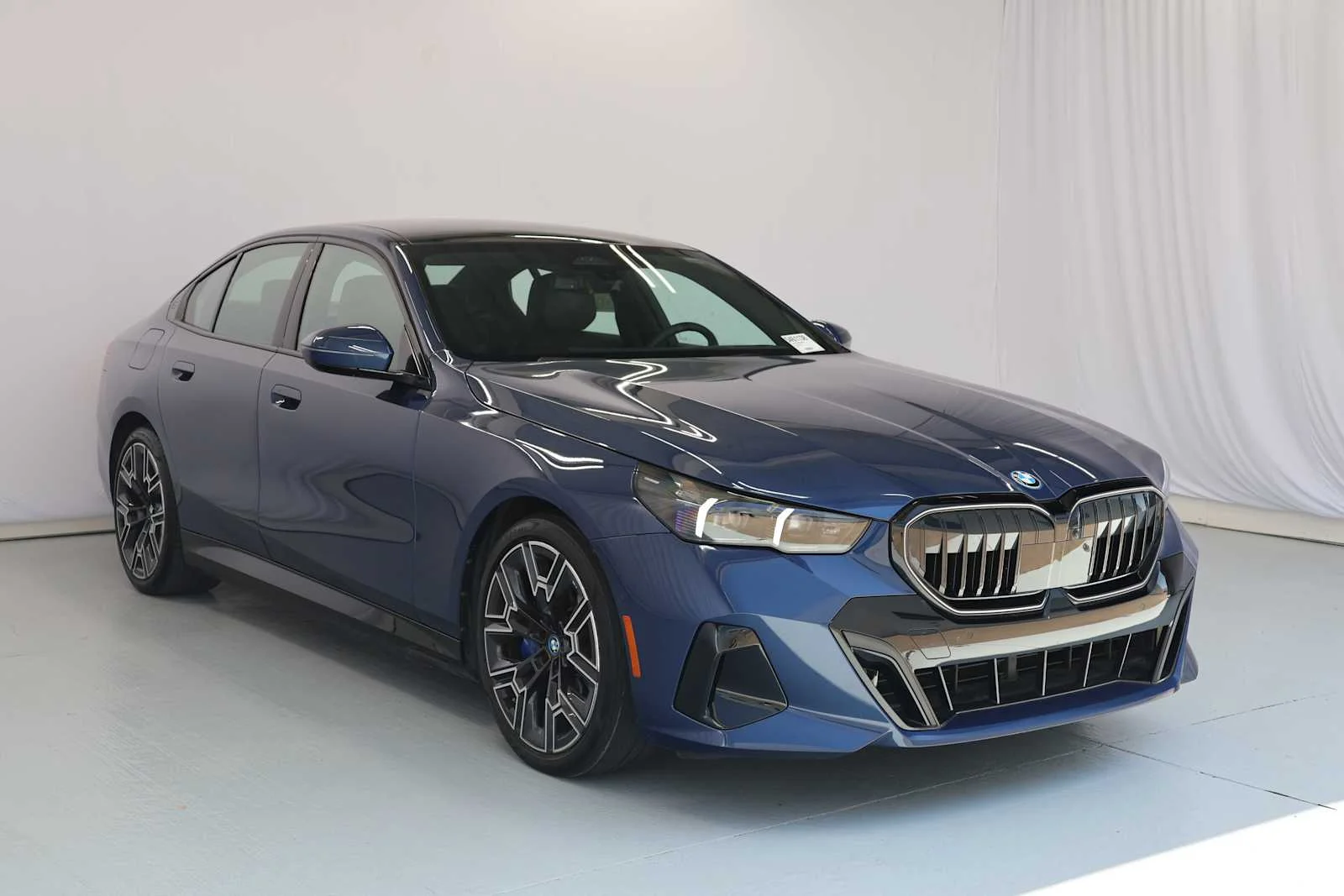 Certified Used 2025 Phytonic Blue Metallic BMW 550e xDrive image 4