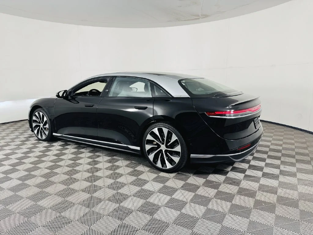 Used 2022 Black Lucid Grand Touring image 25