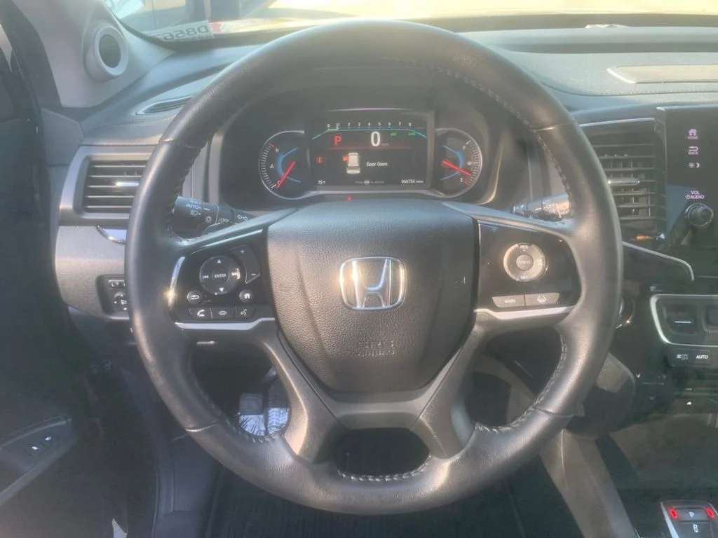 Used 2022 Modern Steel Metallic Honda Touring image 14