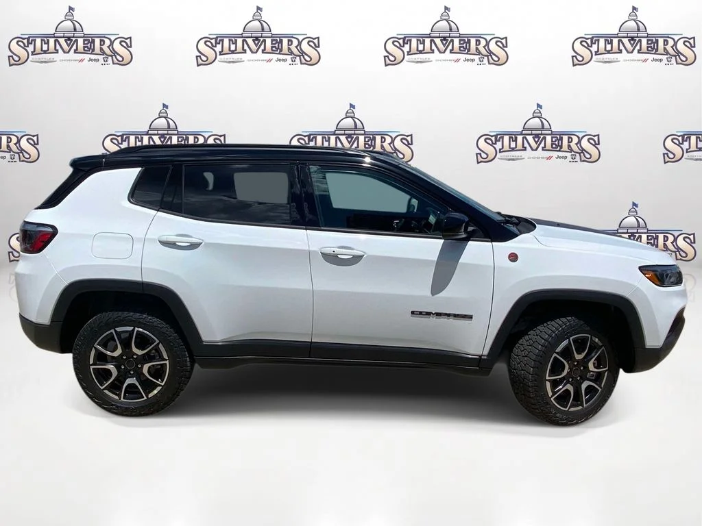 New 2026 Bright White Clear-Coat Exterior Paint Jeep Trailhawk image 6