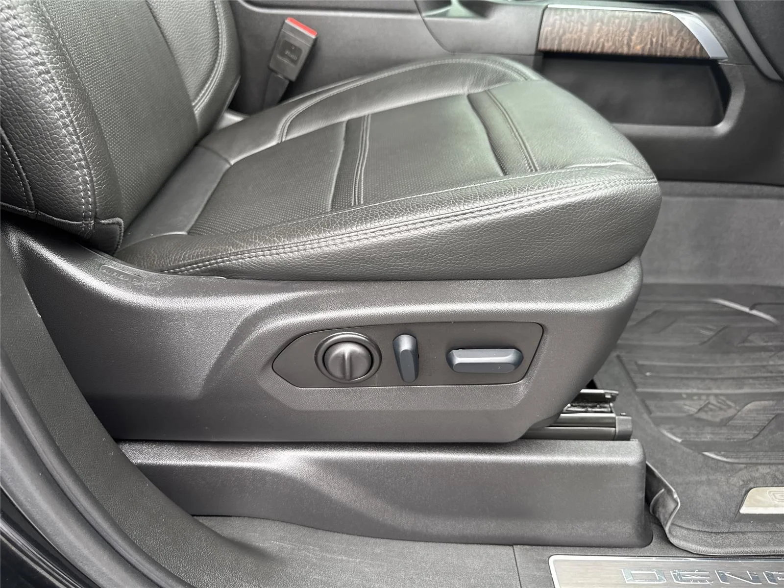 Used 2023 Onyx Black GMC Denali image 40
