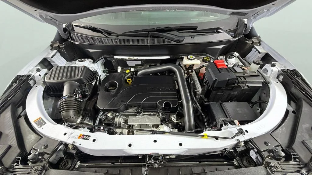 Used 2026 Polar White Tricoat Chevrolet RS image 38