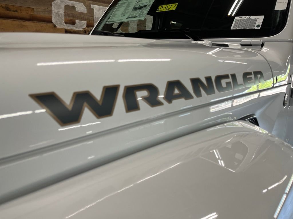 New 2026 Bright White Clear-Coat Exterior Paint Jeep 85th Anniversary Edition image 10