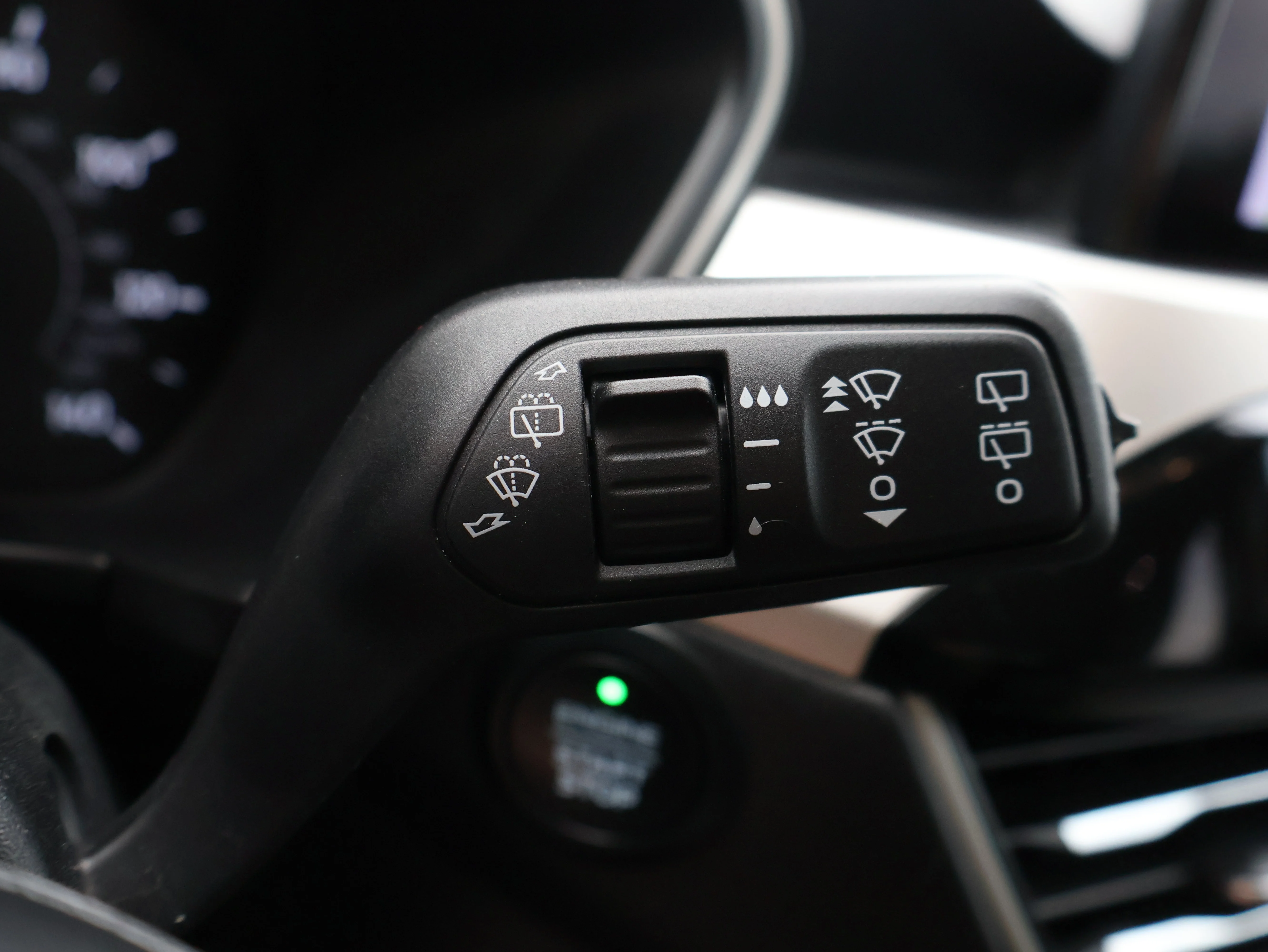 Used 2020 Ingot Silver Metallic Ford SE image 38