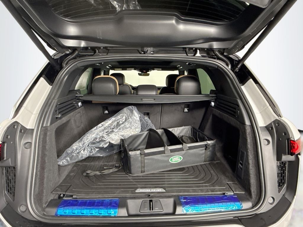 New 2026 Borasco Grey Land Rover Dynamic SE image 28