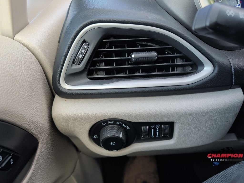 Used 2024 Black Chrysler Touring L image 24