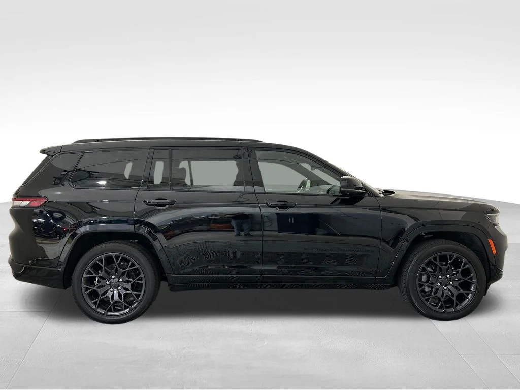 Used 2025 Black Jeep Summit image 7