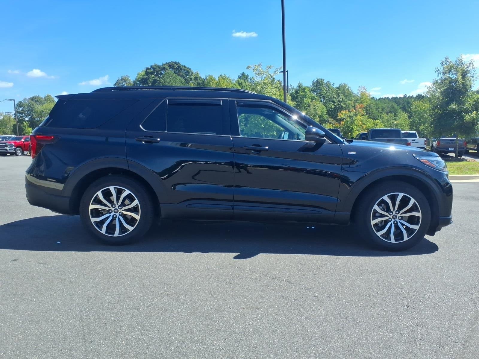 Used 2025 Agate Black Metallic Ford ST-Line image 10
