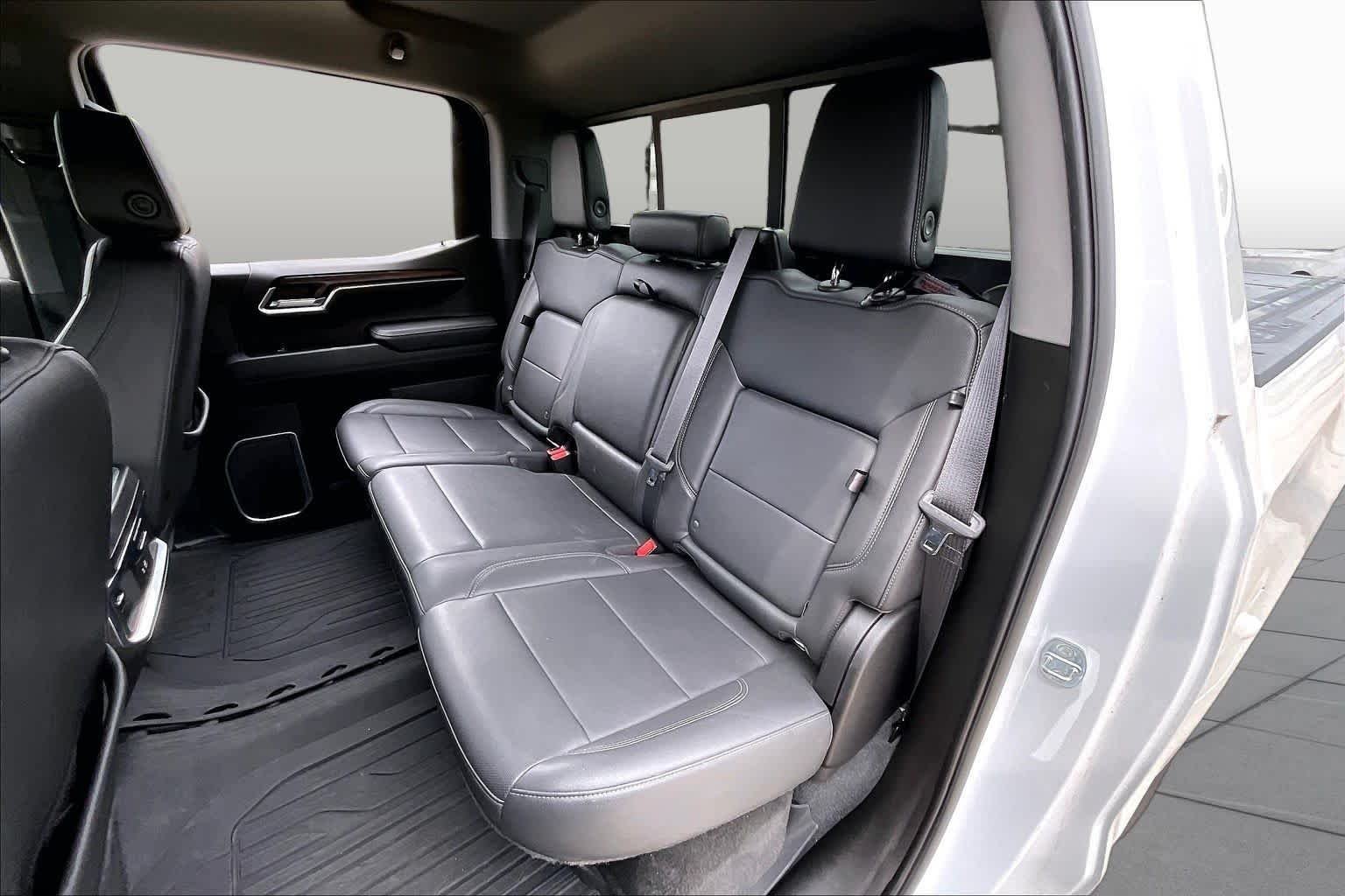Used 2022 White Frost Tricoat GMC SLT image 20