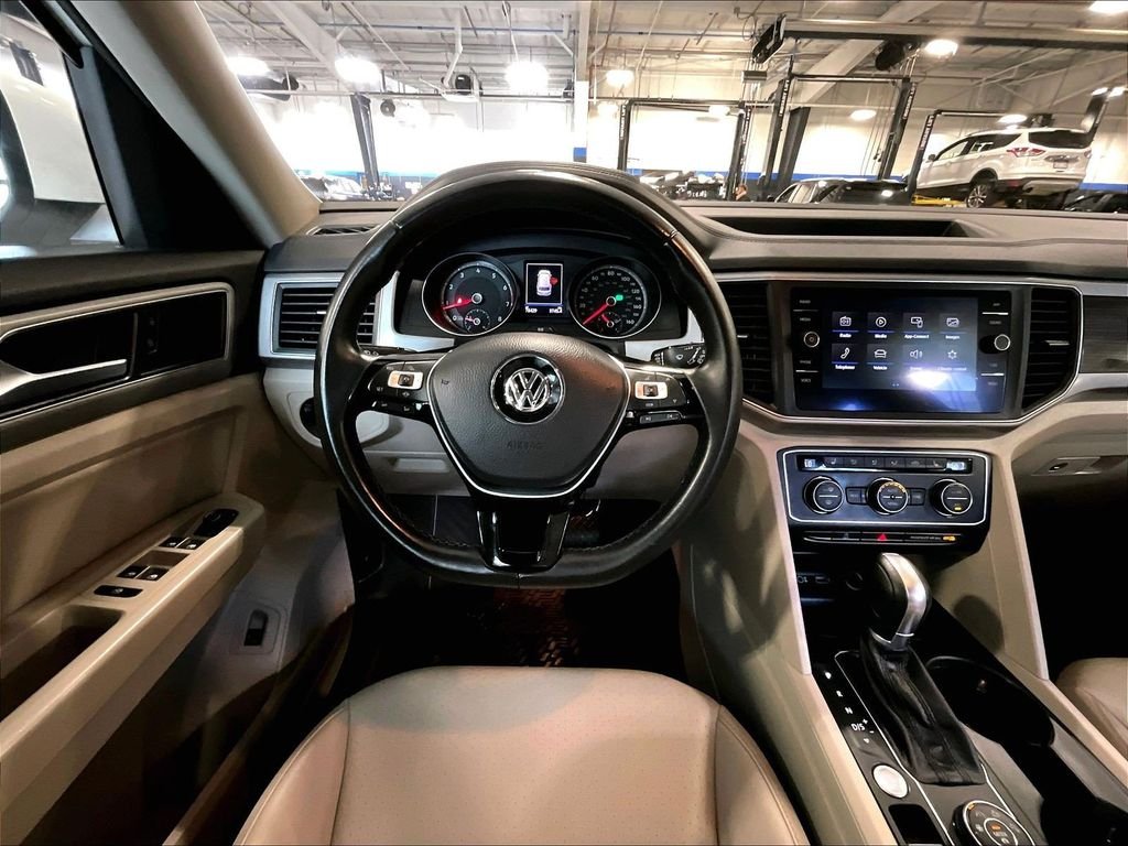 Used 2019 White Volkswagen 3.6L V6 SE image 18