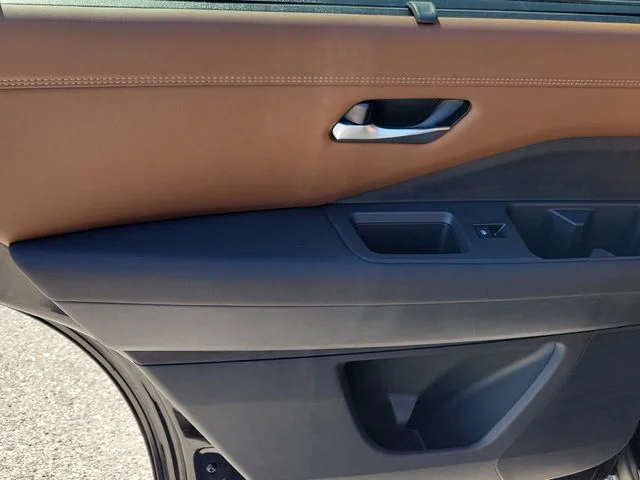 New 2026 Gray Nissan Platinum image 26