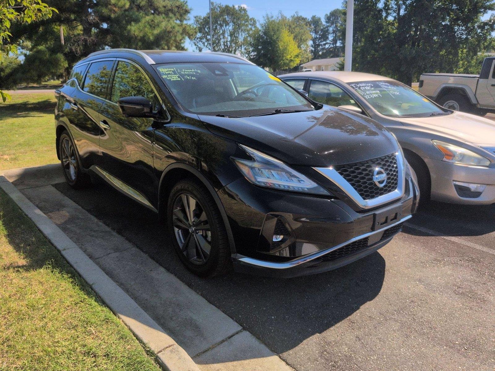 Used 2020 Super Black Metallic Nissan Platinum image 2