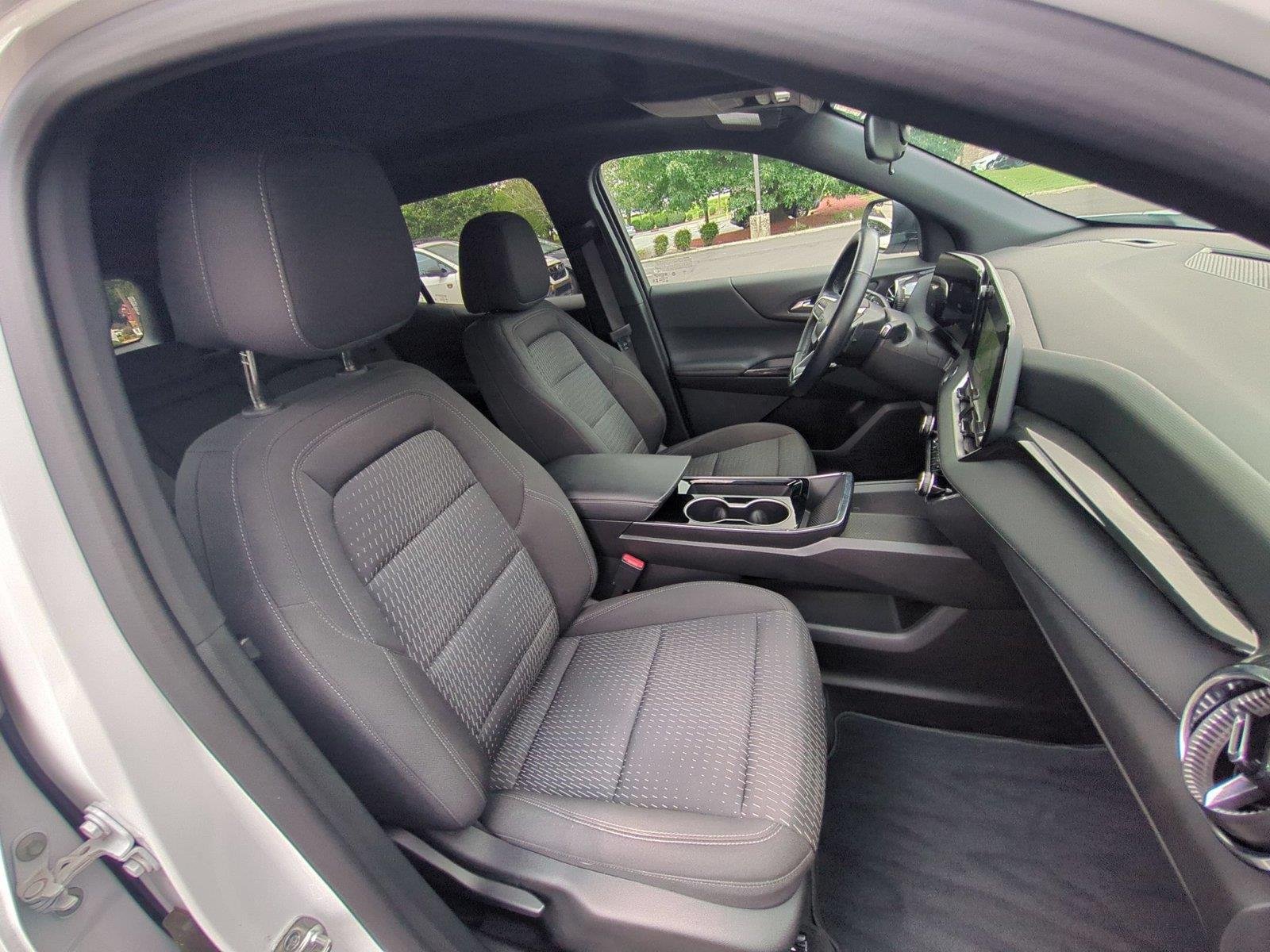 Used 2025 Summit White Chevrolet FWD LT image 40