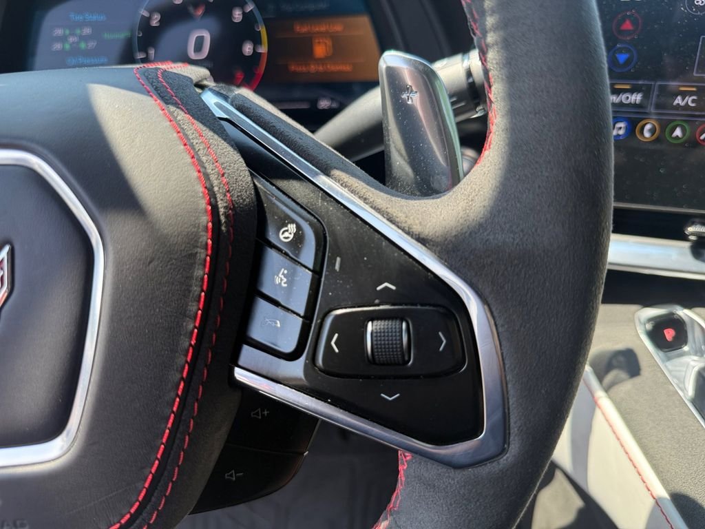 Used 2023 White Chevrolet Stingray image 33