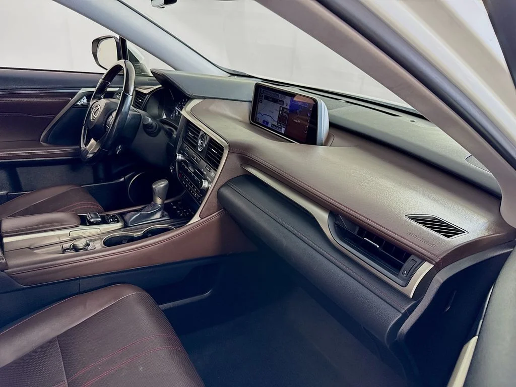 Used 2018 White Lexus 450hL Luxury image 34