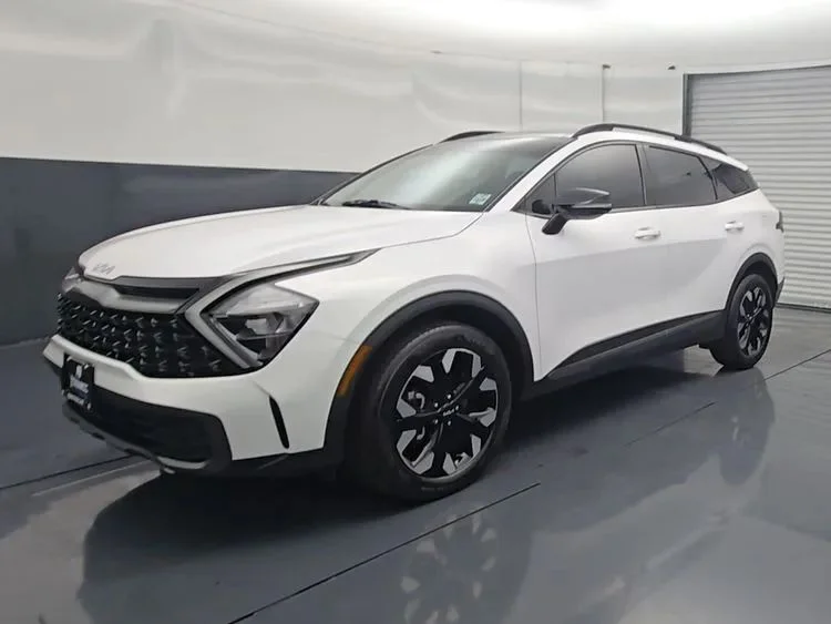 Used 2023 White Kia X-Line Sport Utility 4D image 9