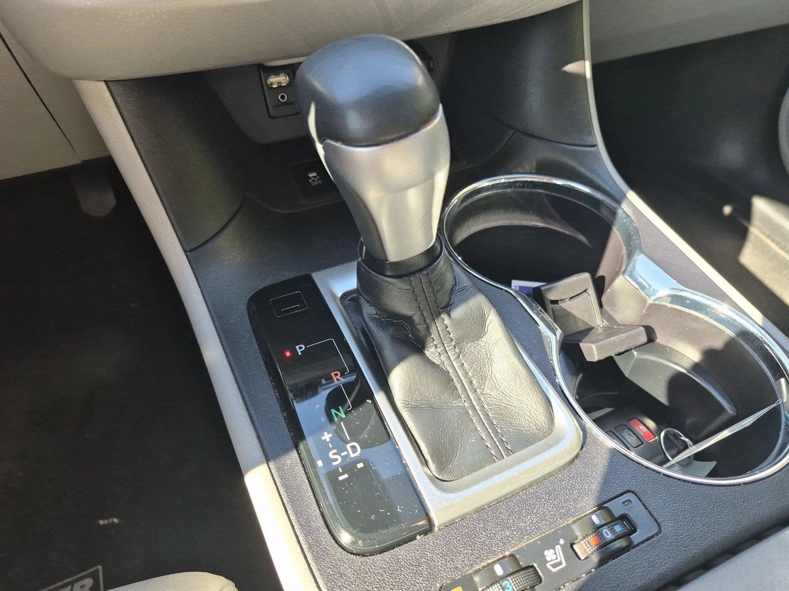 Used 2018 Blizzard Pearl Toyota Limited image 28