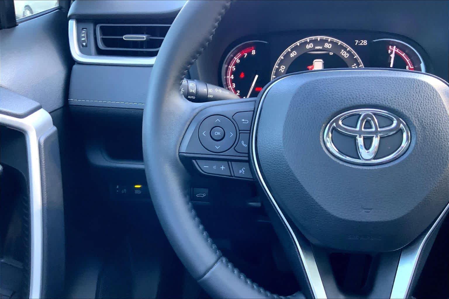 Used 2025 Midnight Black Metallic Toyota XLE Premium image 23
