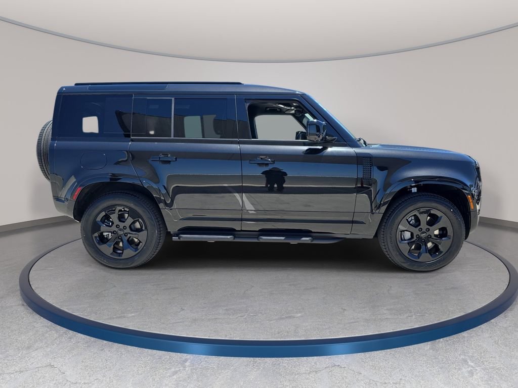 New 2026 Santorini Black Land Rover X-Dynamic SE image 4