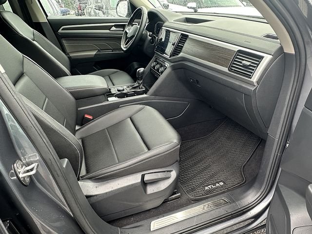 Used 2023  Volkswagen 3.6L V6 SE w/Technology image 10