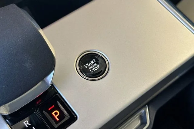 New 2026 Ostuni Pearl White Land Rover SE image 21