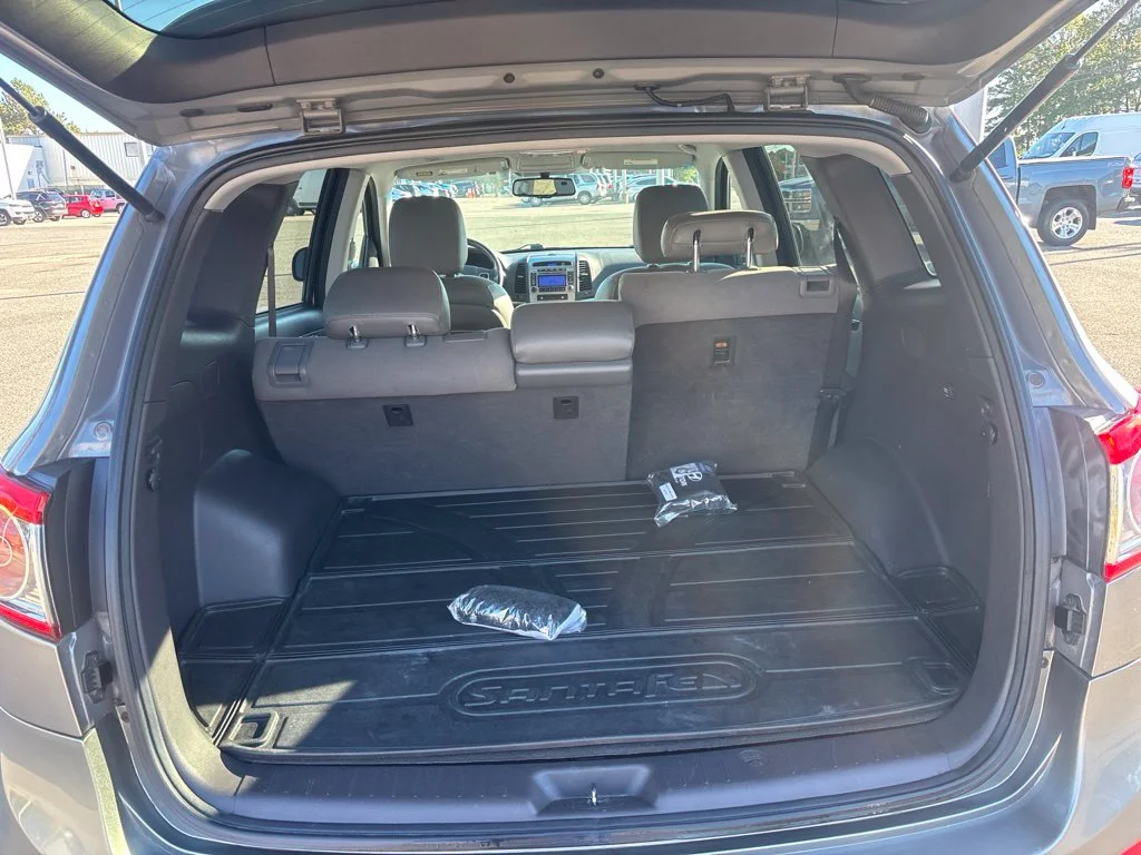 Used 2011 Gray Hyundai SE image 5