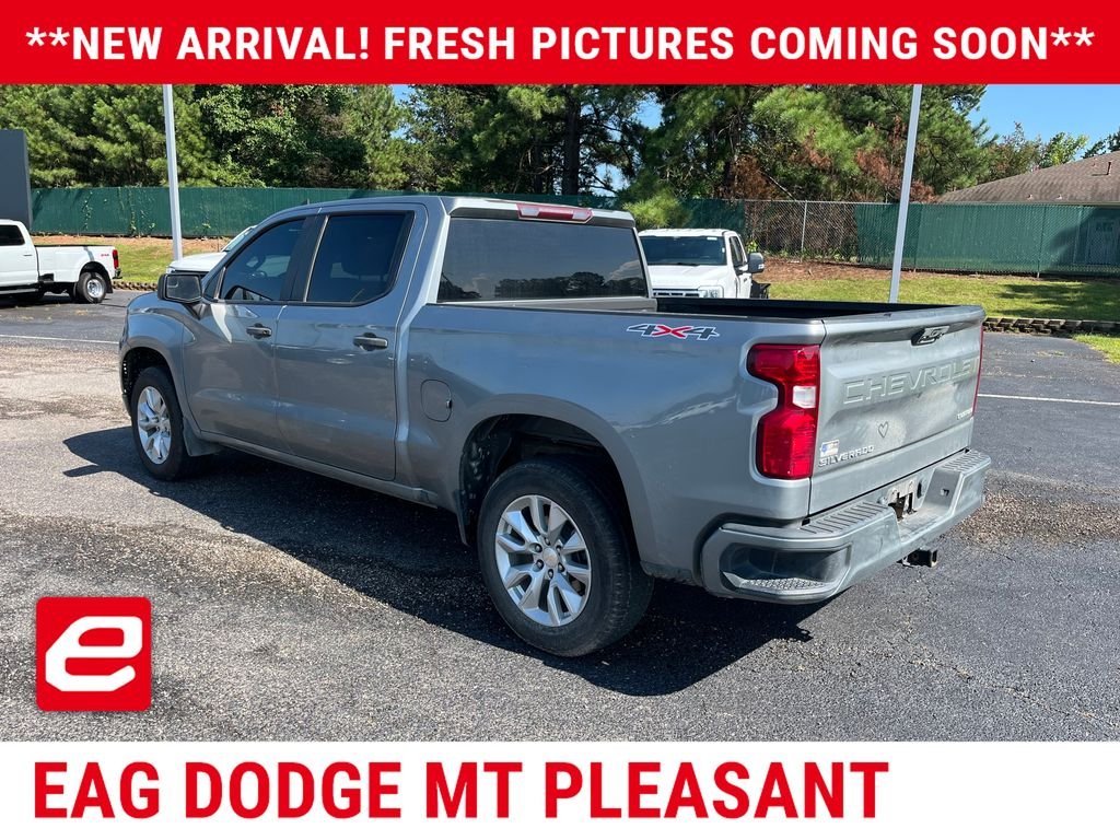 Used 2023 Gray Chevrolet Custom image 3