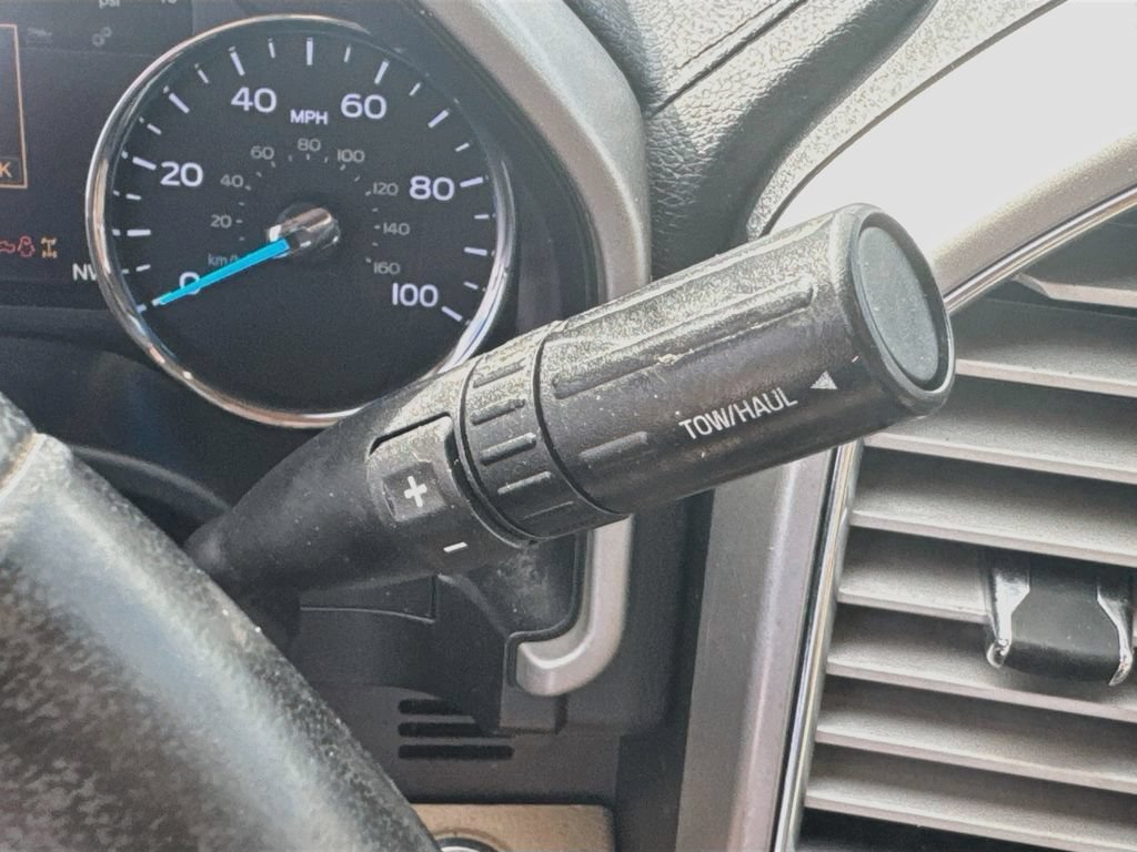 Used 2017  Ford Lariat image 17