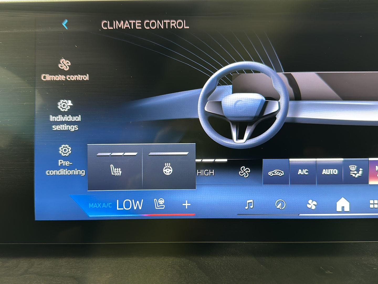 Used 2026 Mineral White Metallic BMW xDrive40i image 16