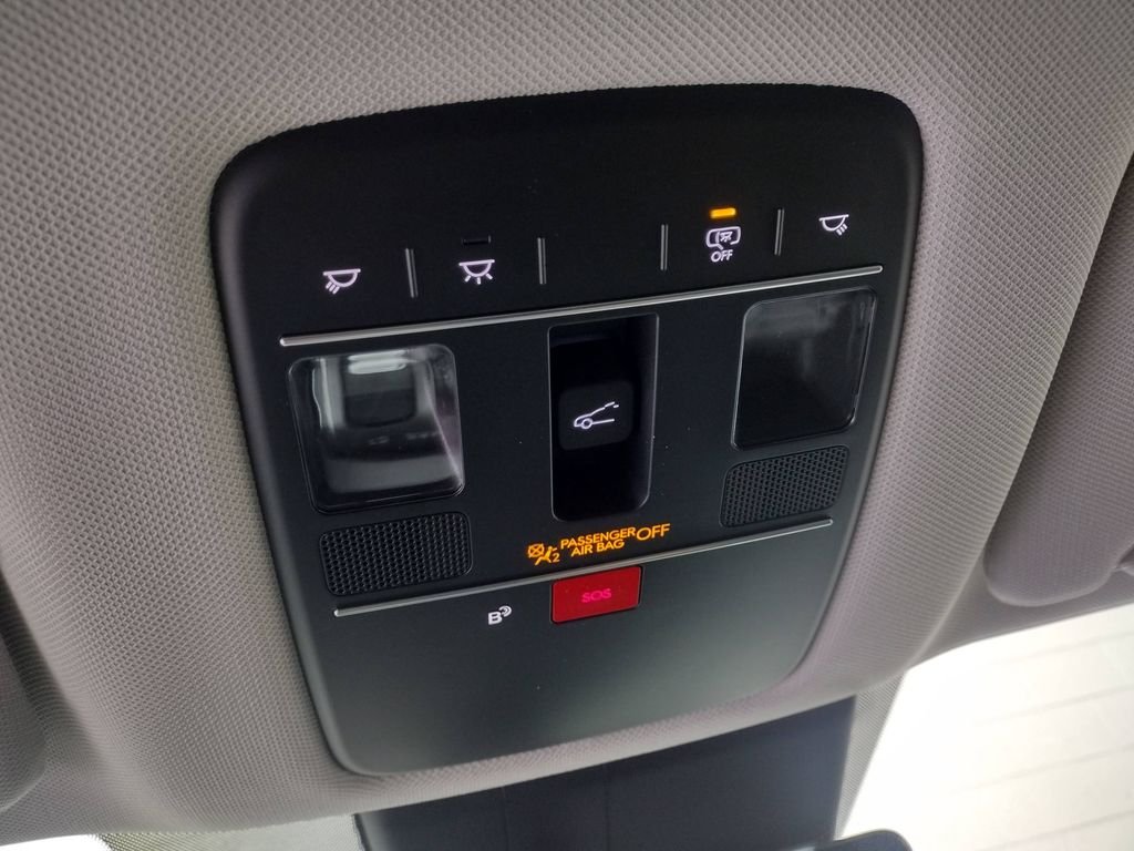 Used 2026 White Hyundai SEL Convenience image 33
