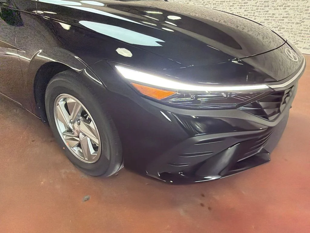 New 2026 Abyss Black Hyundai SE image 9