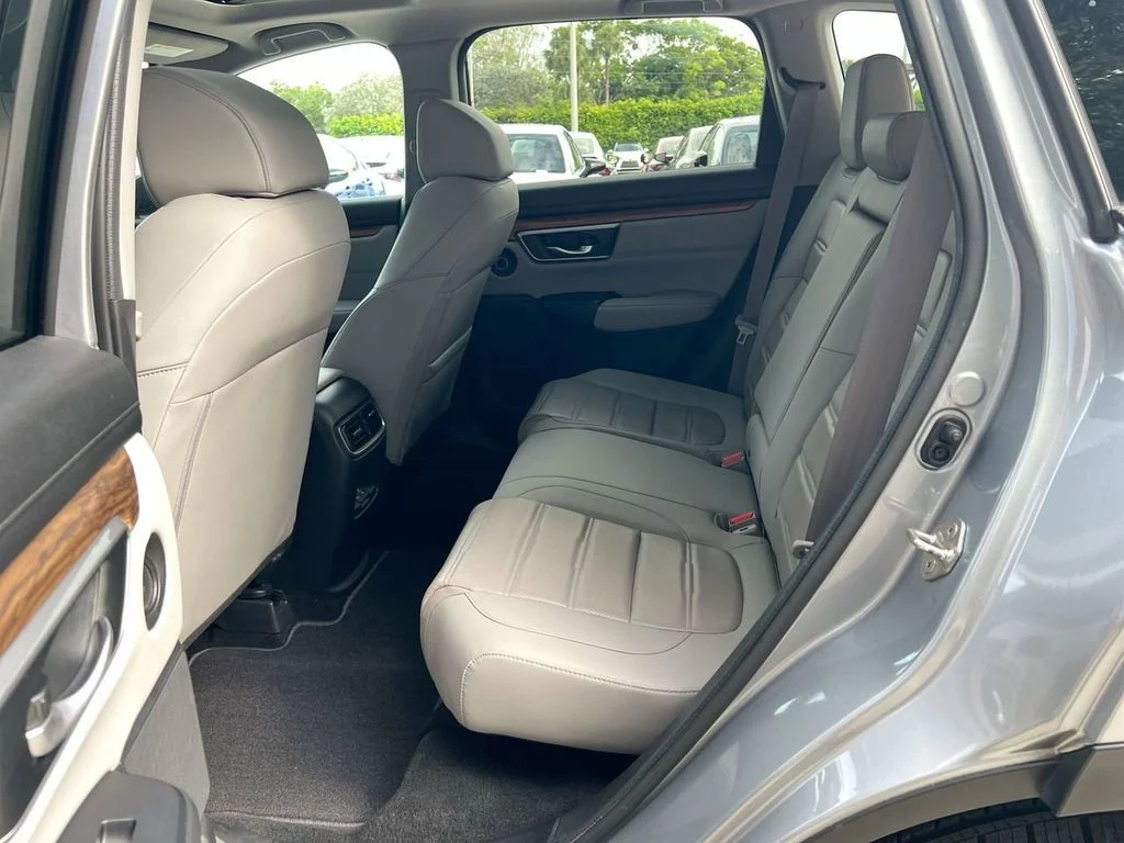 Used 2019 Lunar Silver Metallic Honda Touring image 20