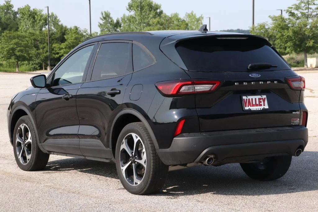 New 2025 Agate Black Metallic Ford ST-Line Select image 6