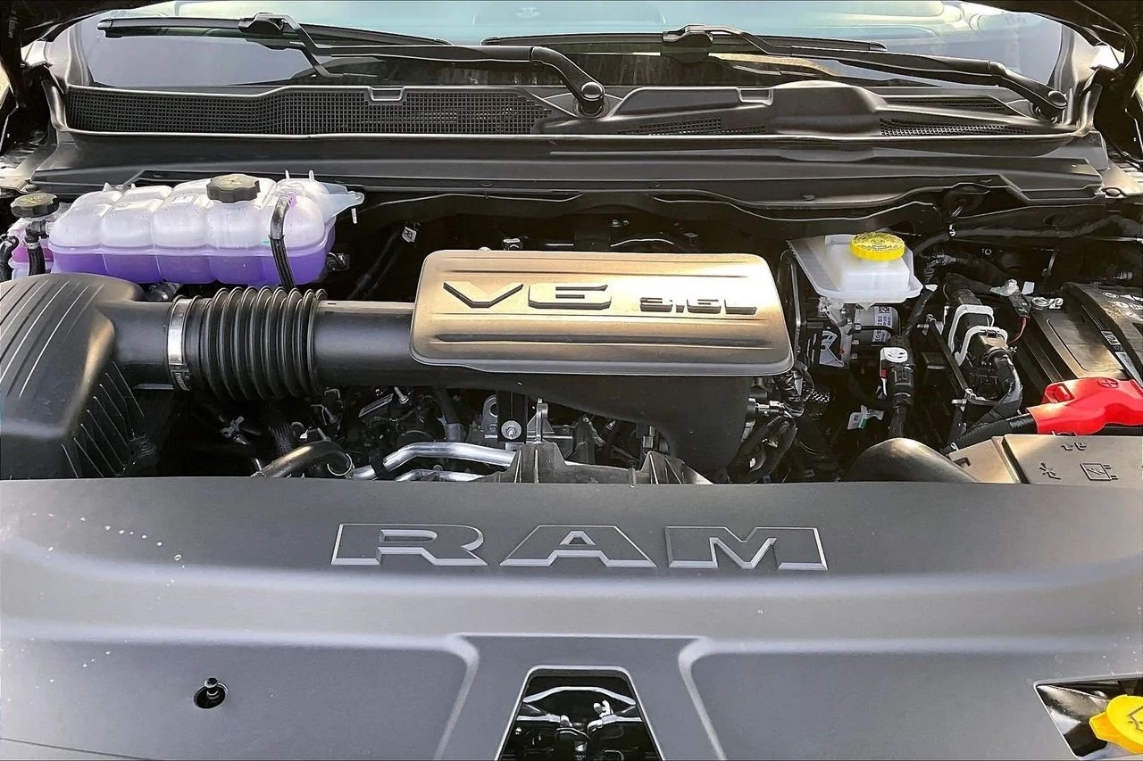 New 2026 Diamond Black Crystal Pearlcoat RAM Express image 34