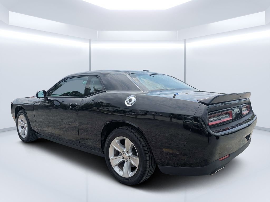 Used 2023 Black Dodge SXT image 6