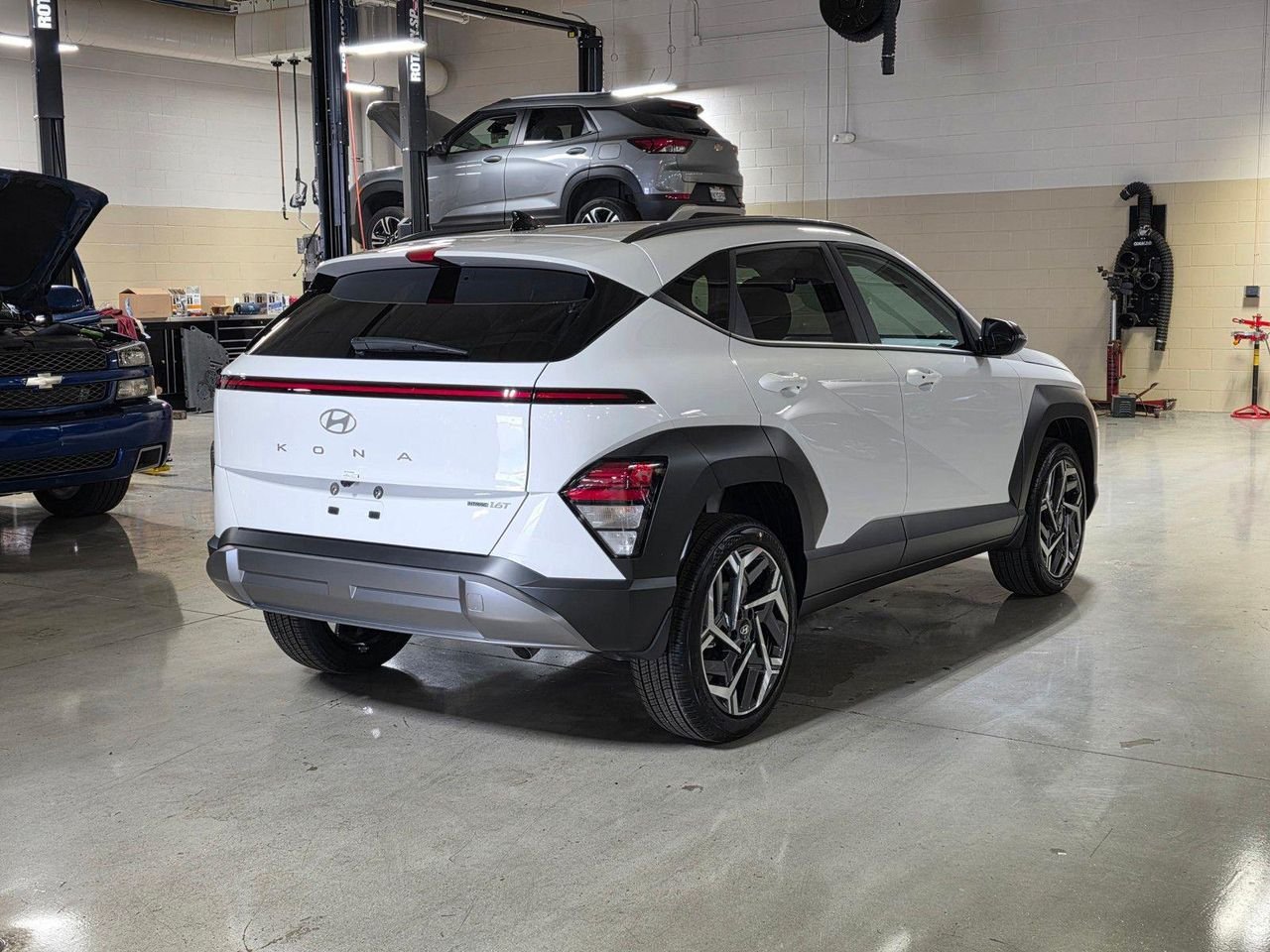New 2026 Atlas White Hyundai SEL Premium AWD image 7