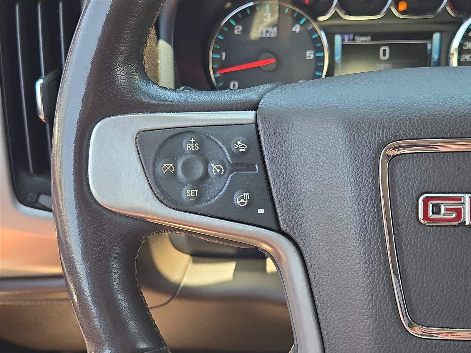 Used 2018 White GMC SLT image 22
