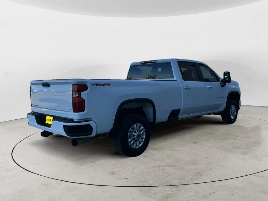 Used 2026 Summit White Chevrolet LT image 8