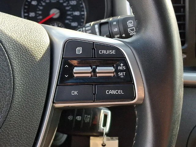 Used 2019 White Kia LX image 23