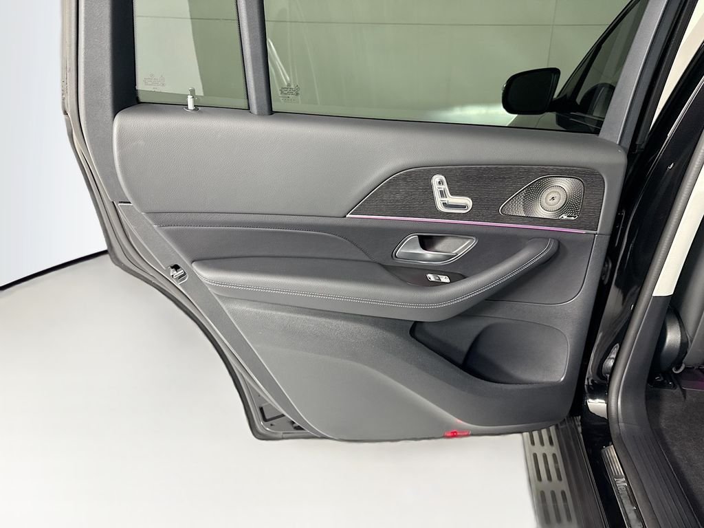 Certified Used 2026 Obsidian Black Metallic Mercedes-Benz GLS 450 image 27