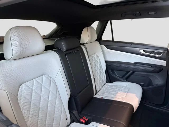 2026 Volkswagen Atlas Cross Sport SEL Premium R-LINE - Photo 9
