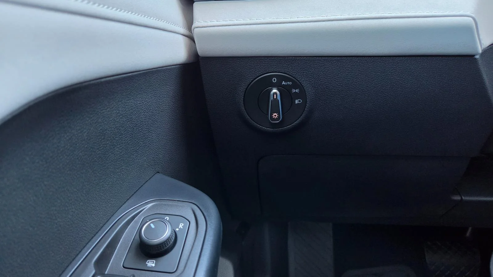 2025 Volkswagen Taos SE - Photo 25