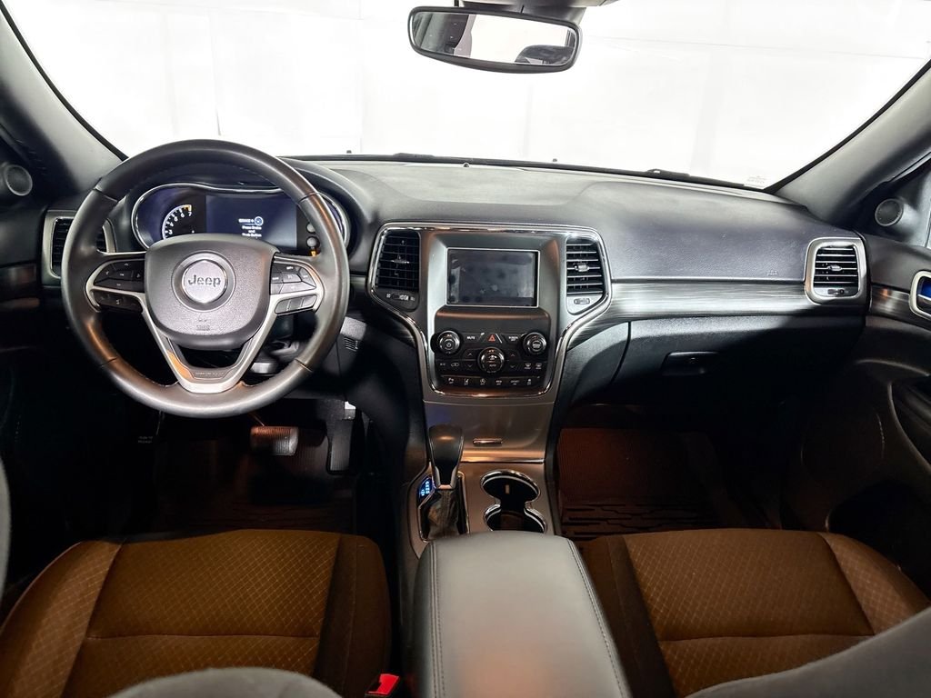 Used 2021 Velvet Jeep Laredo E image 12