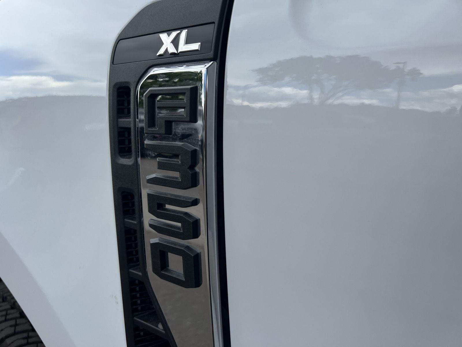 New 2026 Oxford White Ford XL image 60